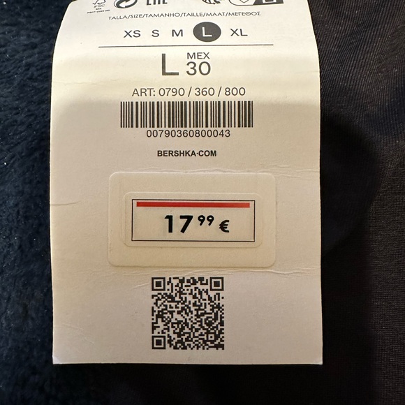 Bershka brand new long skirt with side slit in black. - Picture 5 of 5